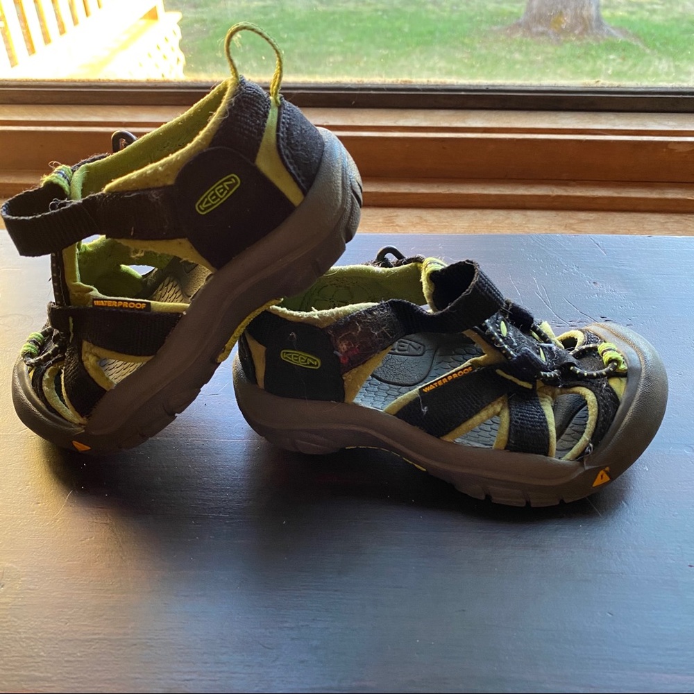 Keen Toddler Boys Size 9 Sandals